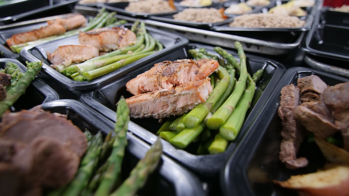 Organized meal delivery service